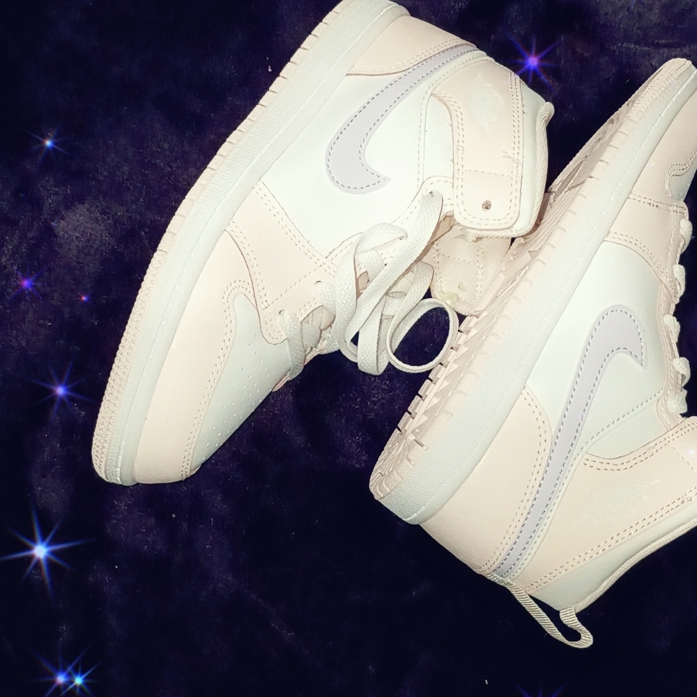 Jordan Kids Sneakers in Cream and White